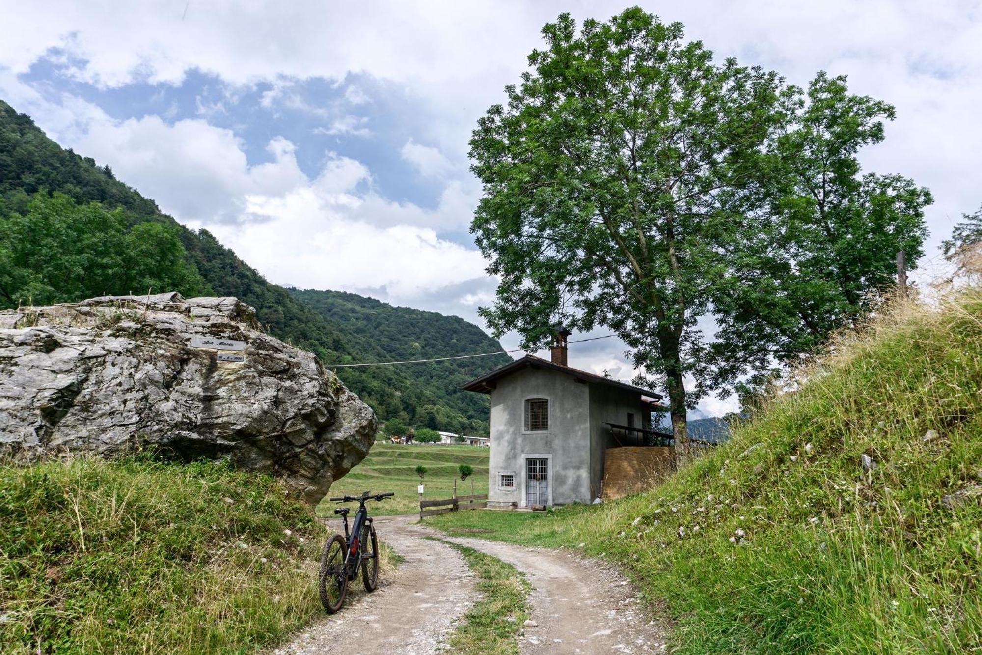 The River Nest Lasnigo Esterno foto